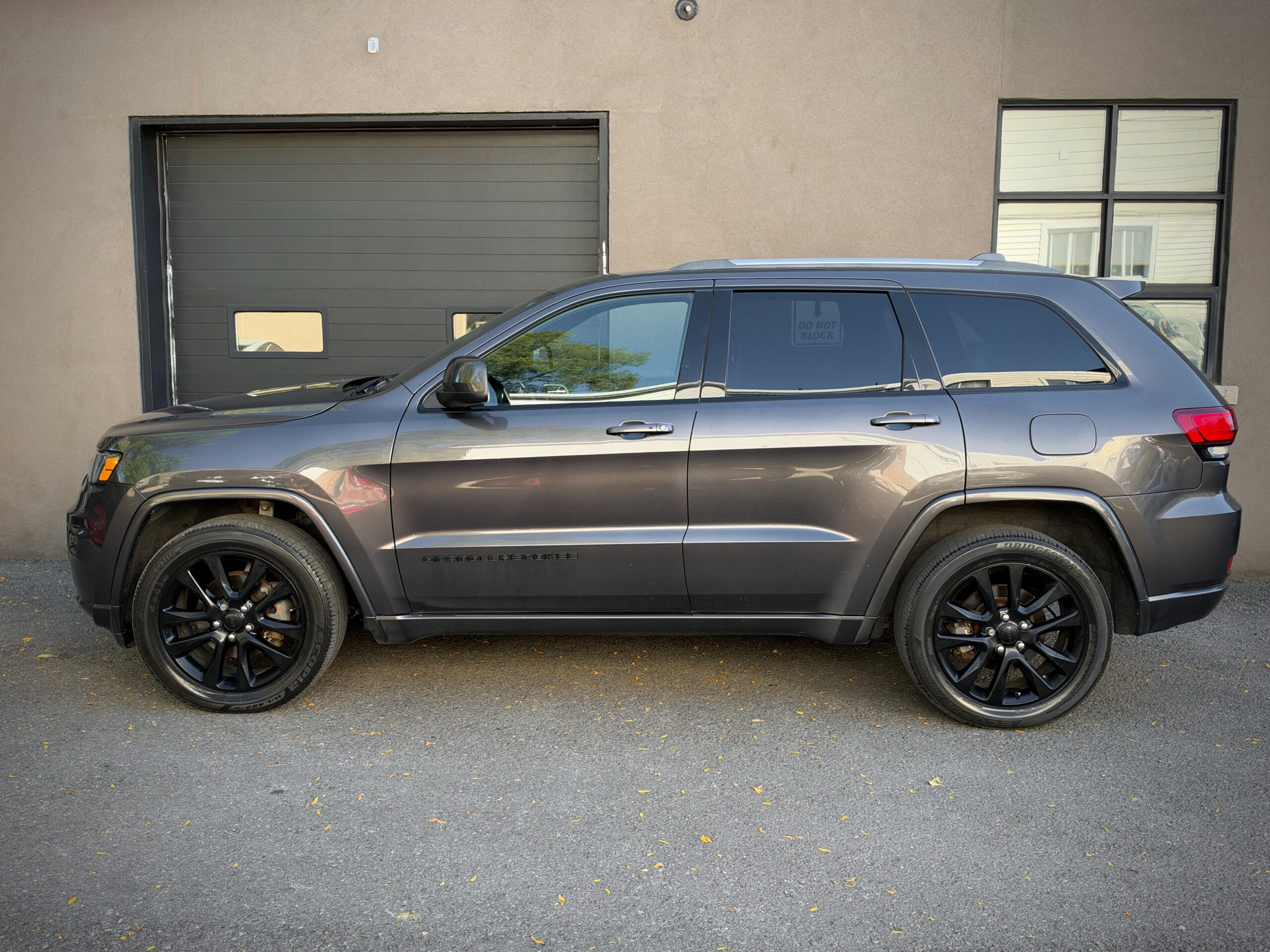 
								2018 Jeep Grand Cherokee Altitude full									
