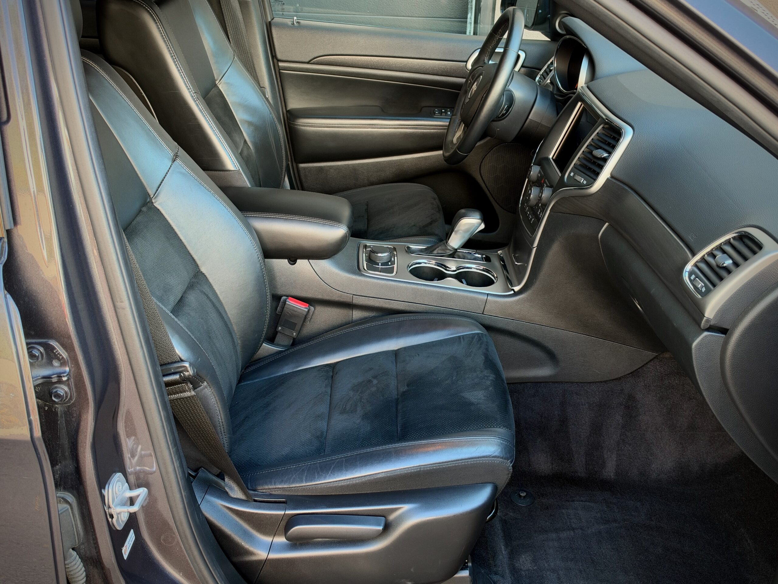 
								2018 Jeep Grand Cherokee Altitude full									