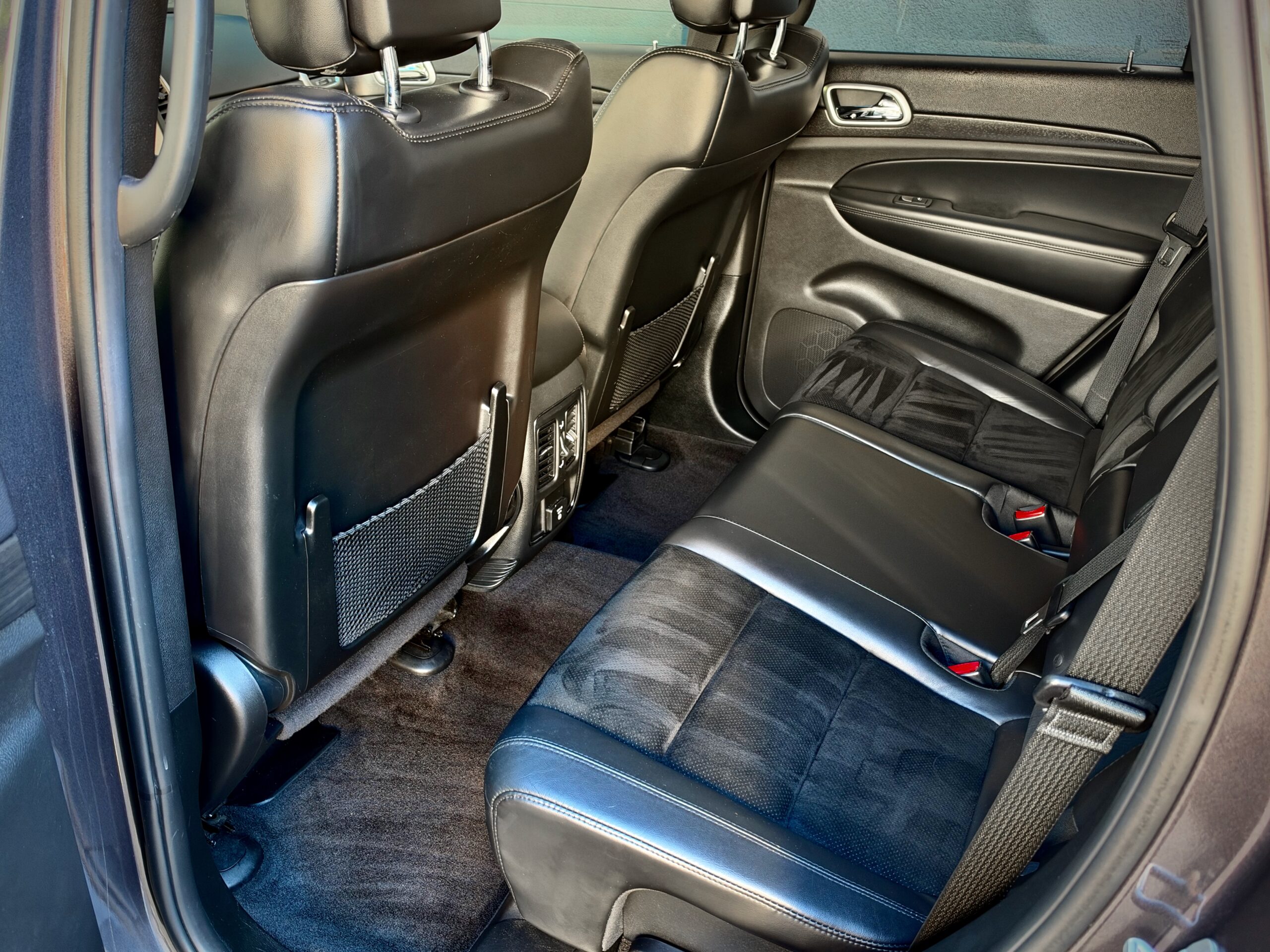 
								2018 Jeep Grand Cherokee Altitude full									
