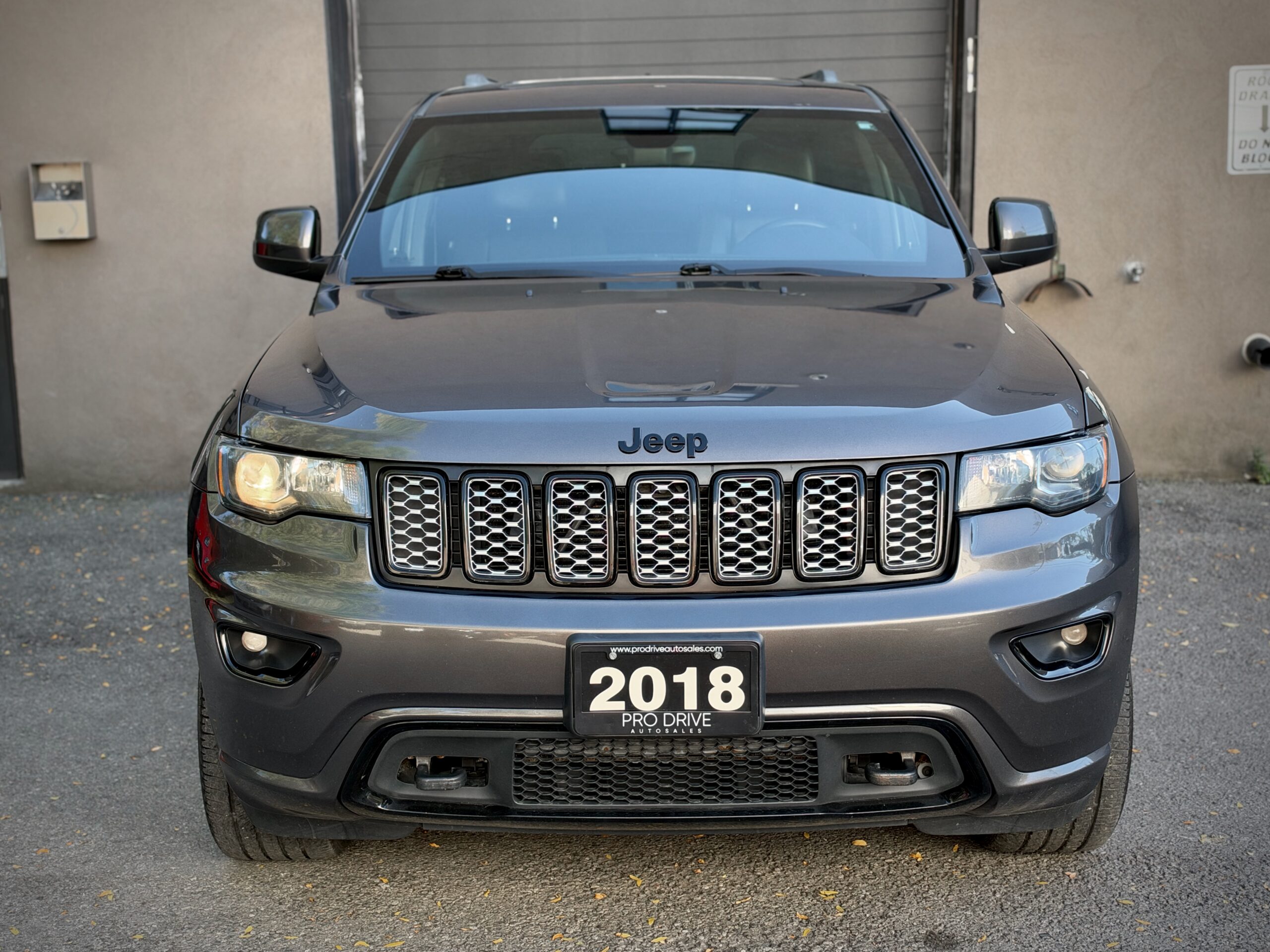 
								2018 Jeep Grand Cherokee Altitude full									