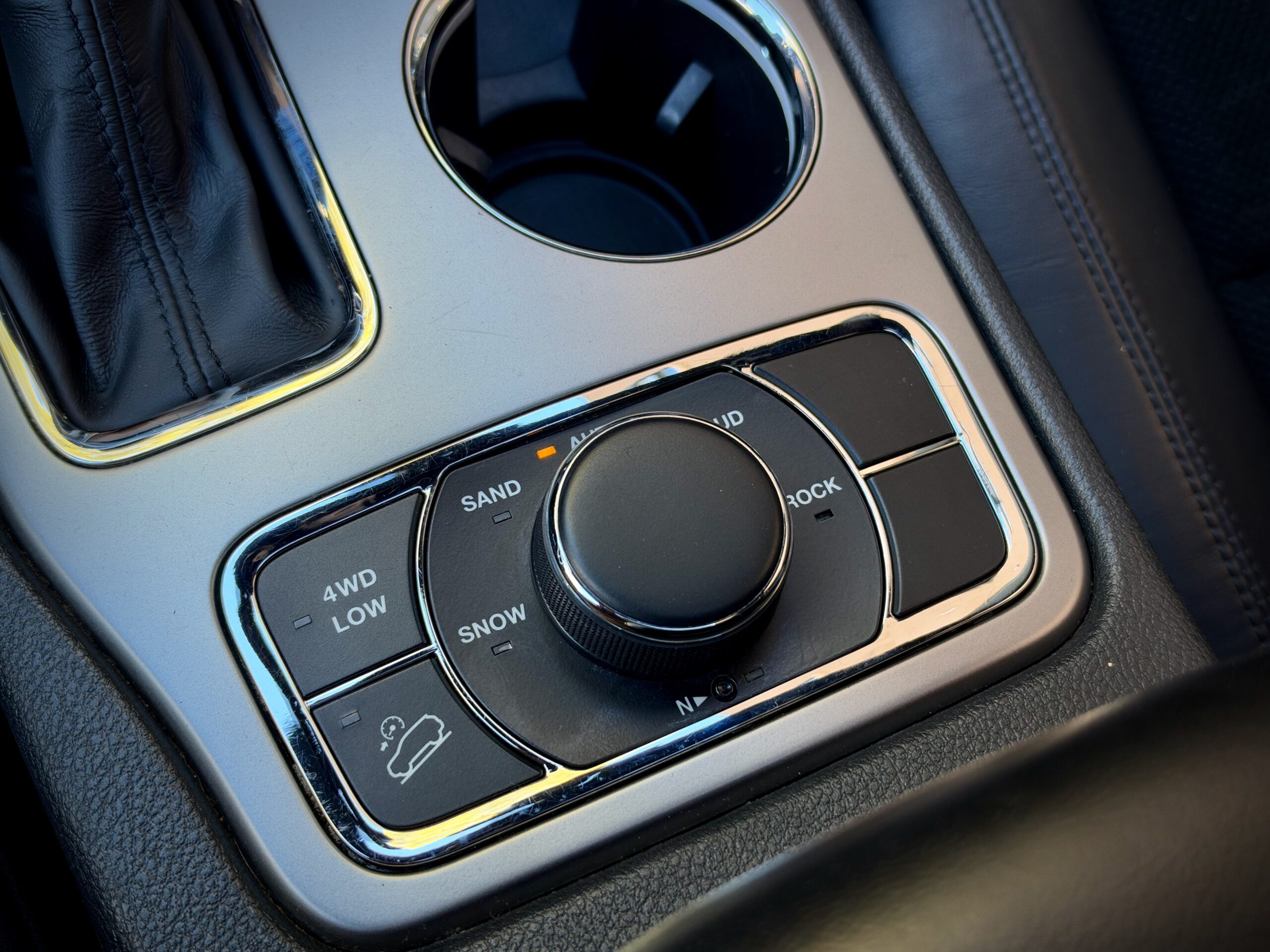 
								2018 Jeep Grand Cherokee Altitude full									