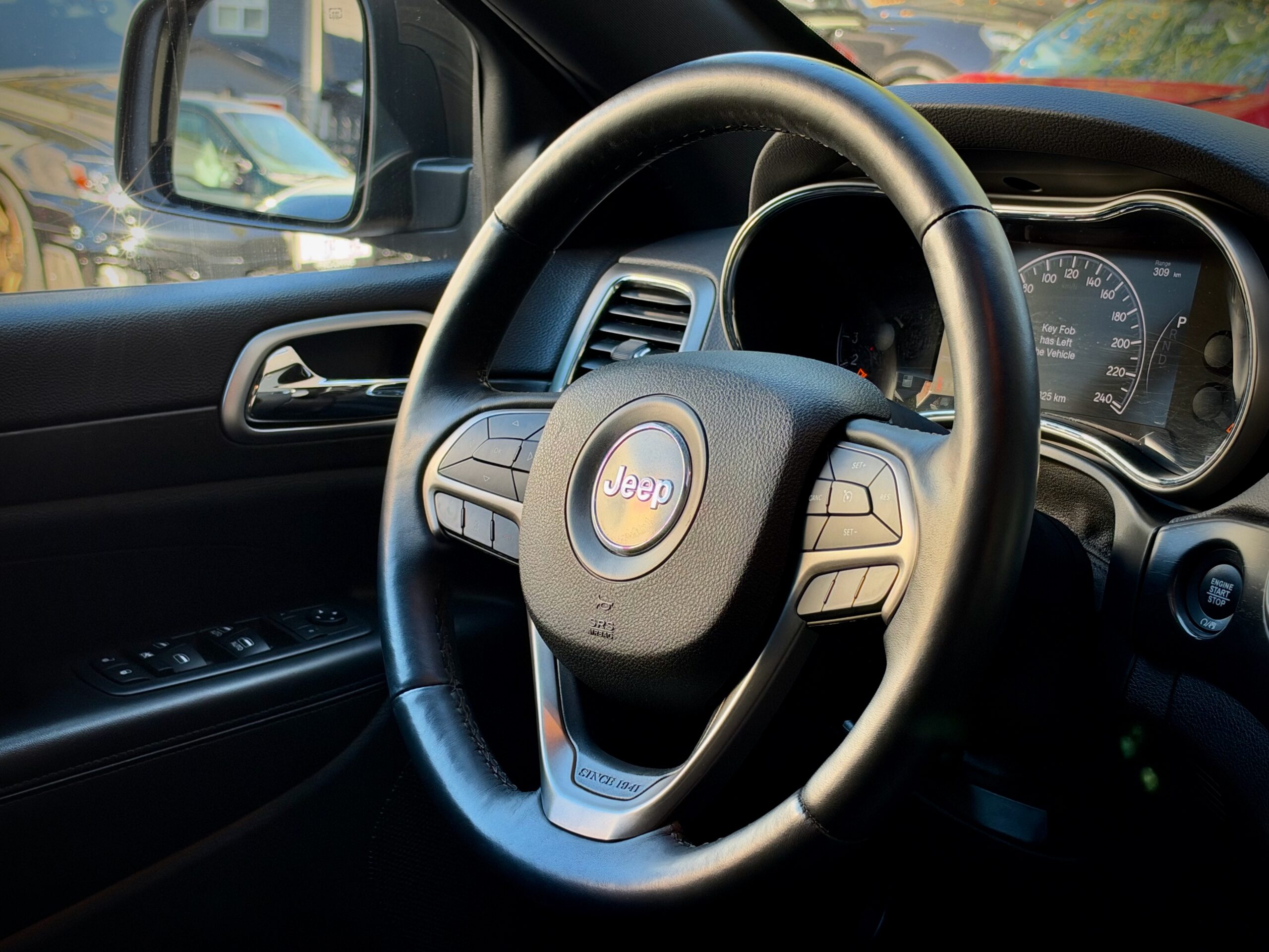 
								2018 Jeep Grand Cherokee Altitude full									