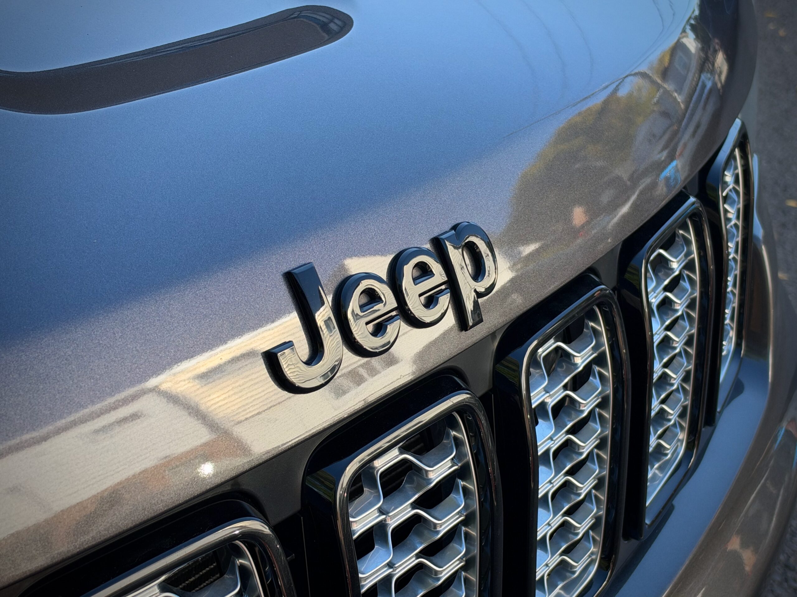 
								2018 Jeep Grand Cherokee Altitude full									