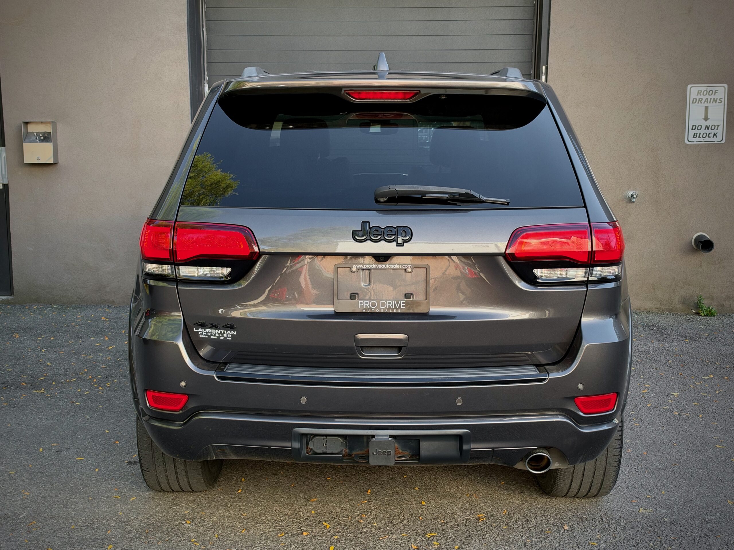 
								2018 Jeep Grand Cherokee Altitude full									