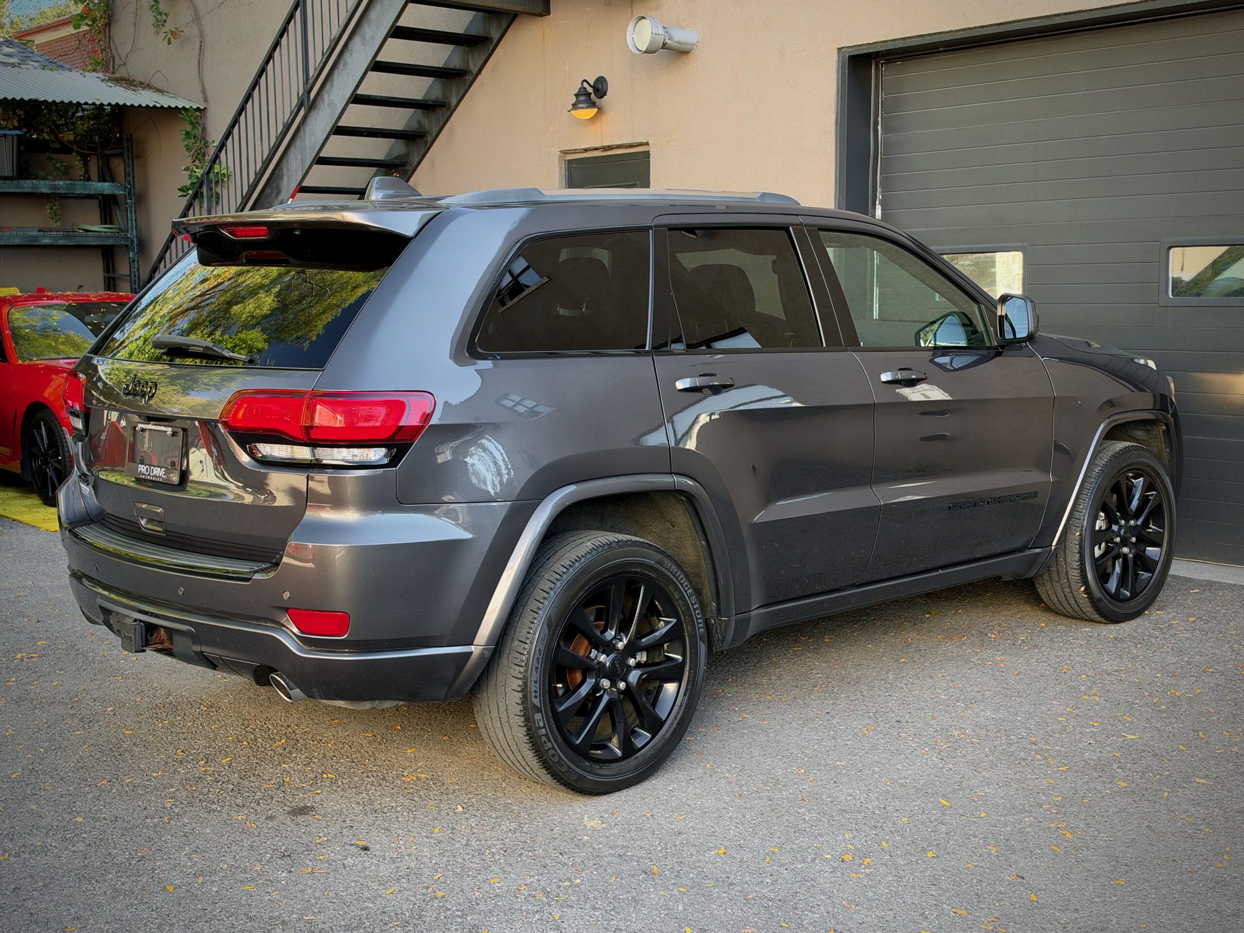 
								2018 Jeep Grand Cherokee Altitude full									