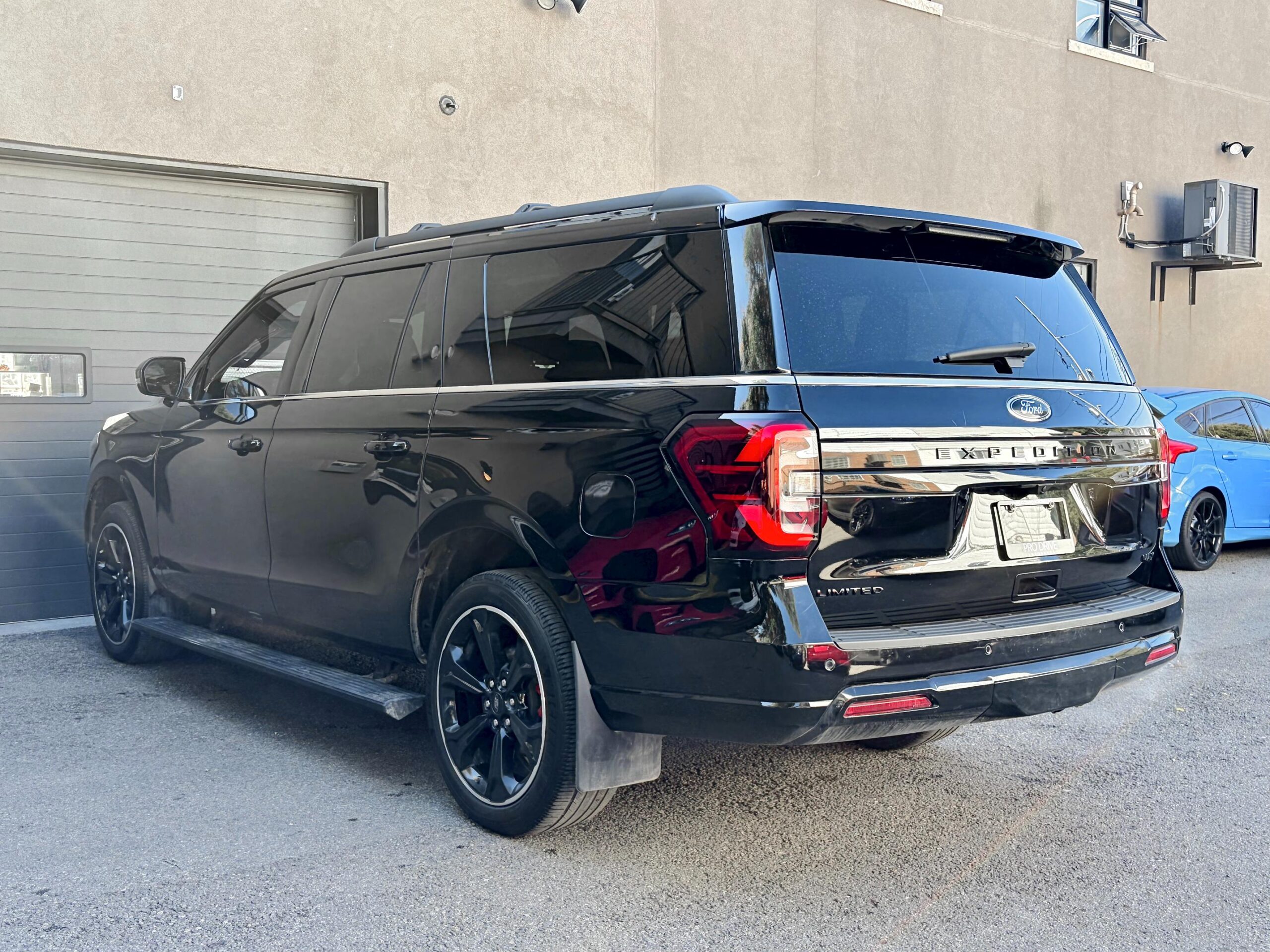 
								2023 Ford Expedition Max Limited full									