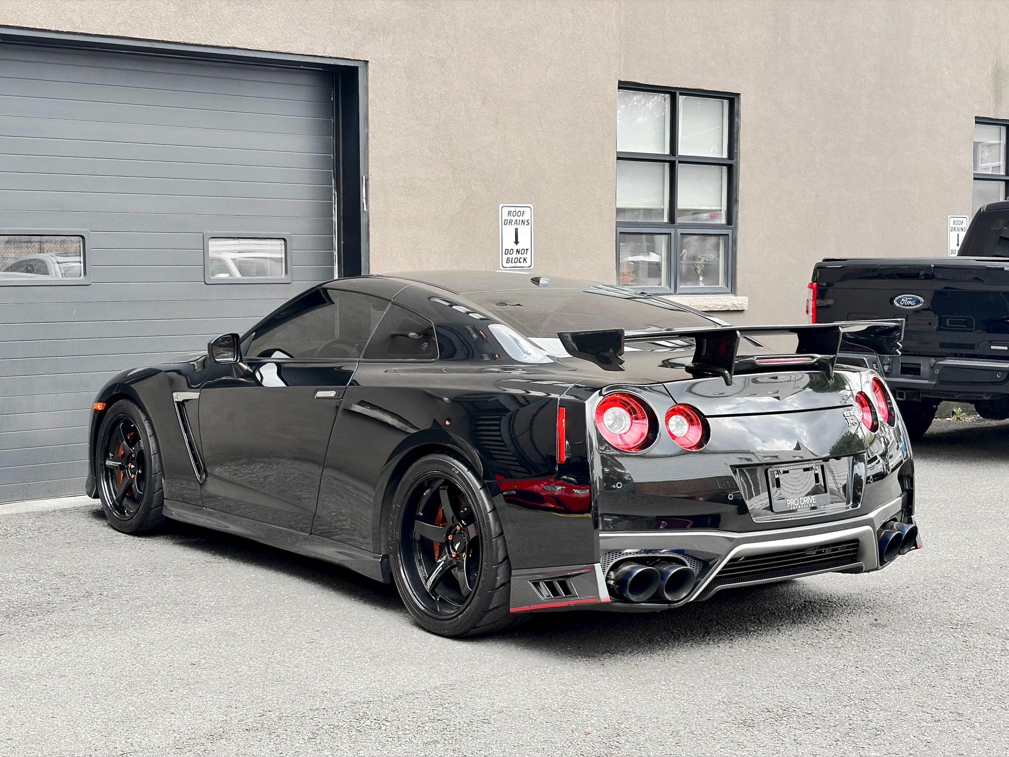 
								2019 Nissan GT-R Premium full									