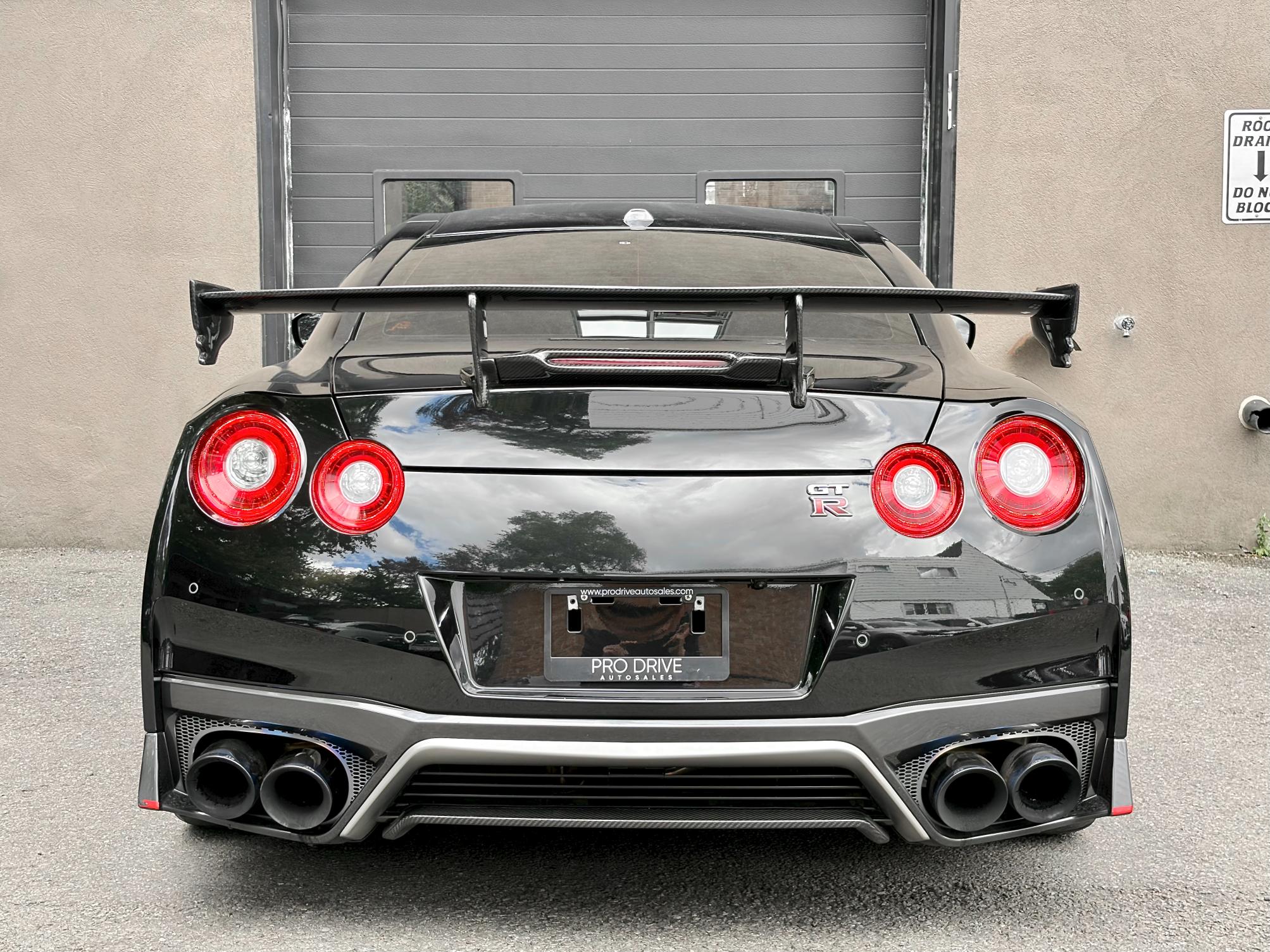
								2019 Nissan GT-R Premium full									