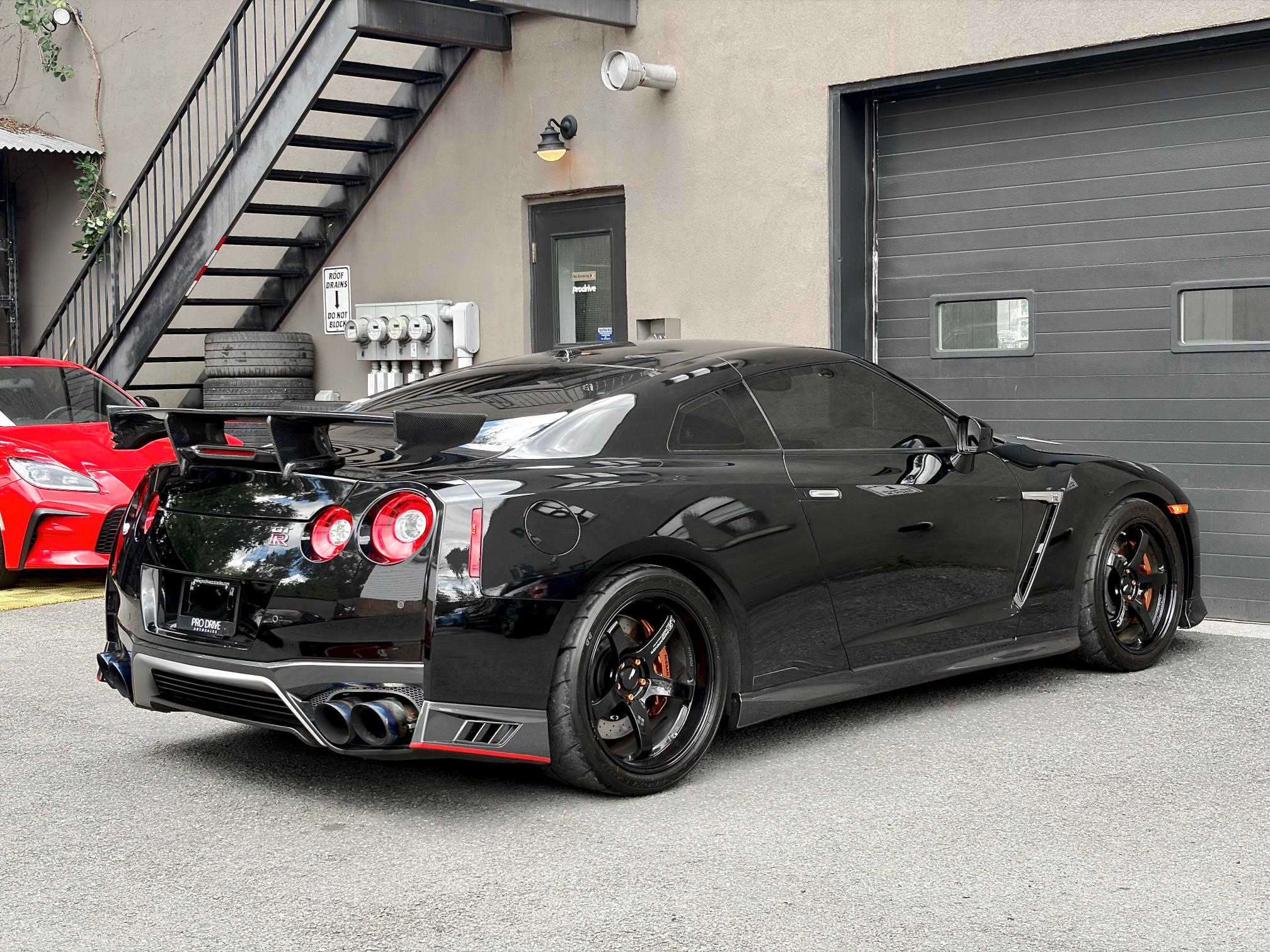 
								2019 Nissan GT-R Premium full									