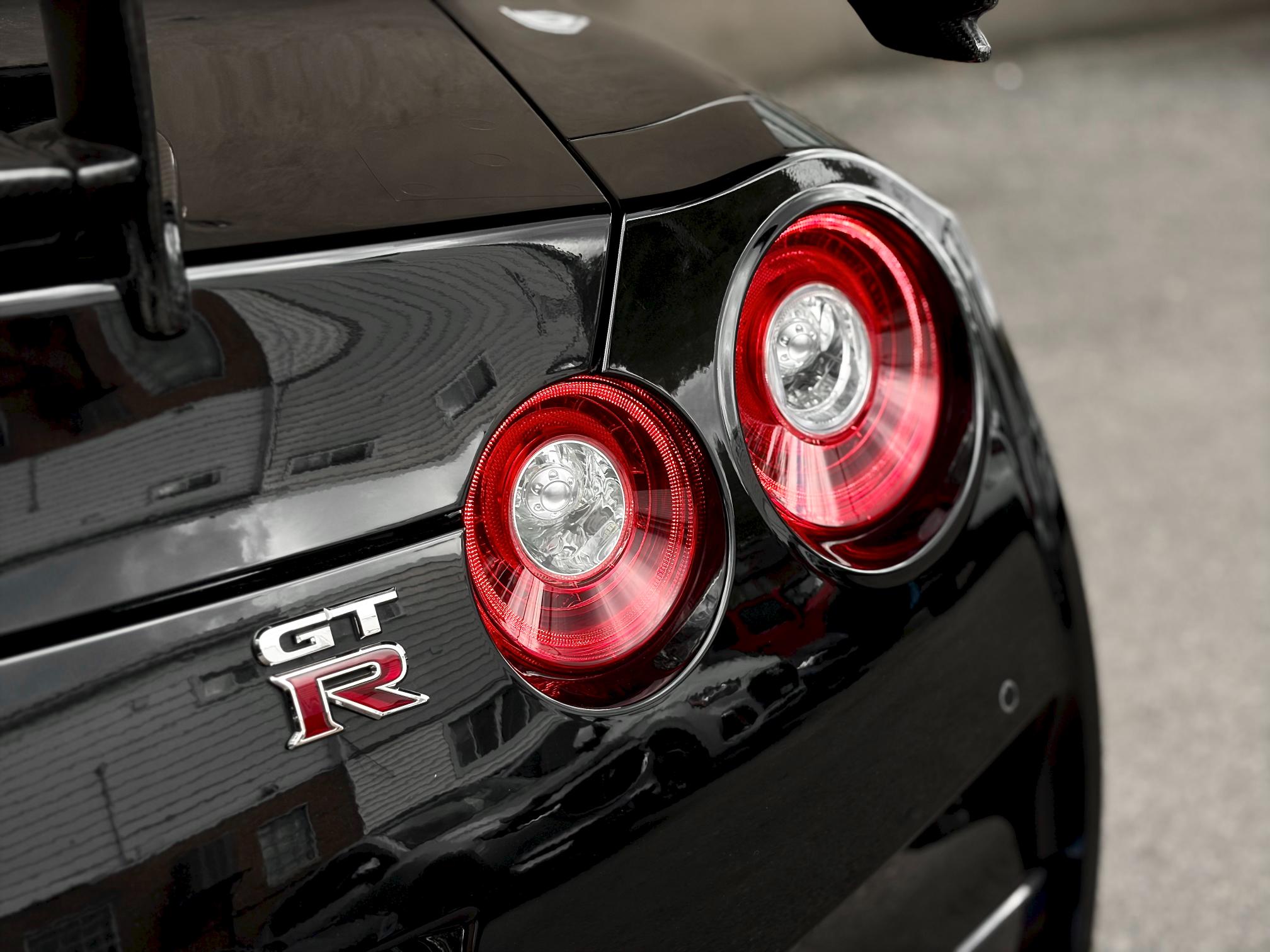 
								2019 Nissan GT-R Premium full									