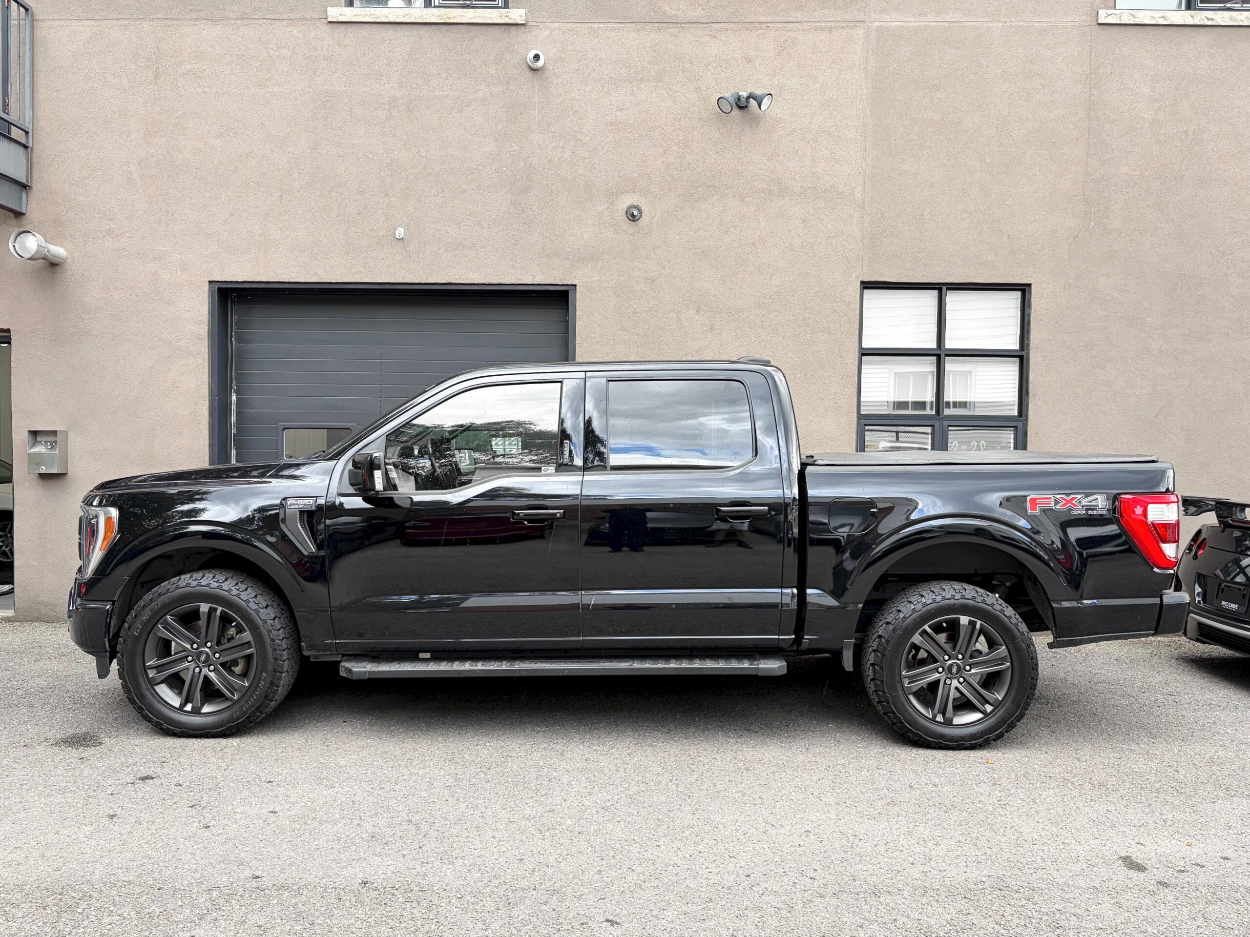 
								2022 Ford F-150 Supercrew Lariat full									