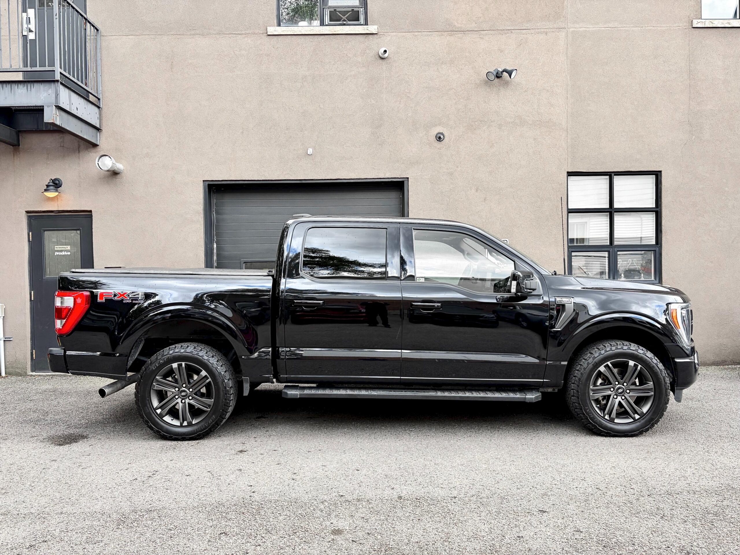 
								2022 Ford F-150 Supercrew Lariat full									