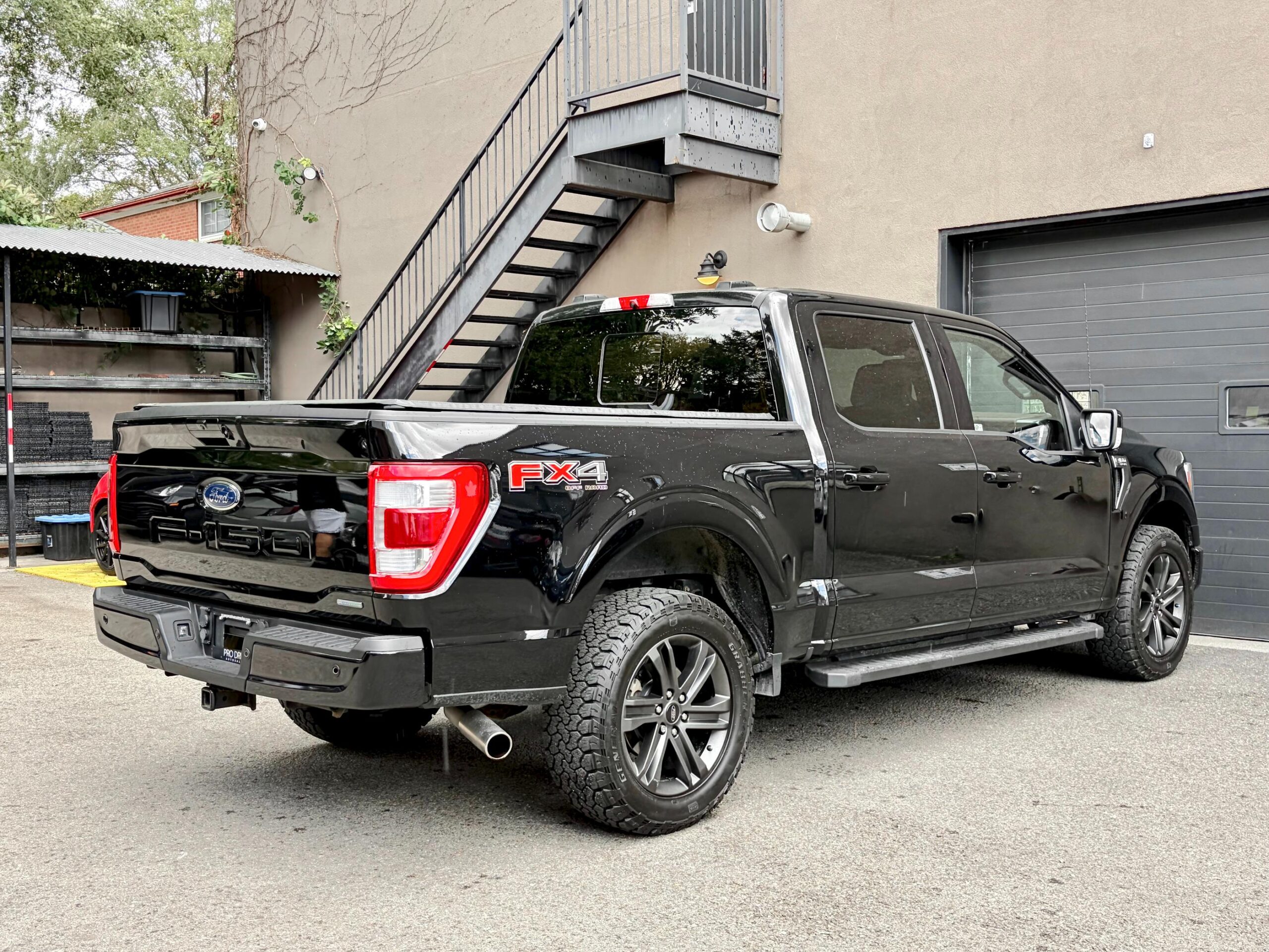 
								2022 Ford F-150 Supercrew Lariat full									