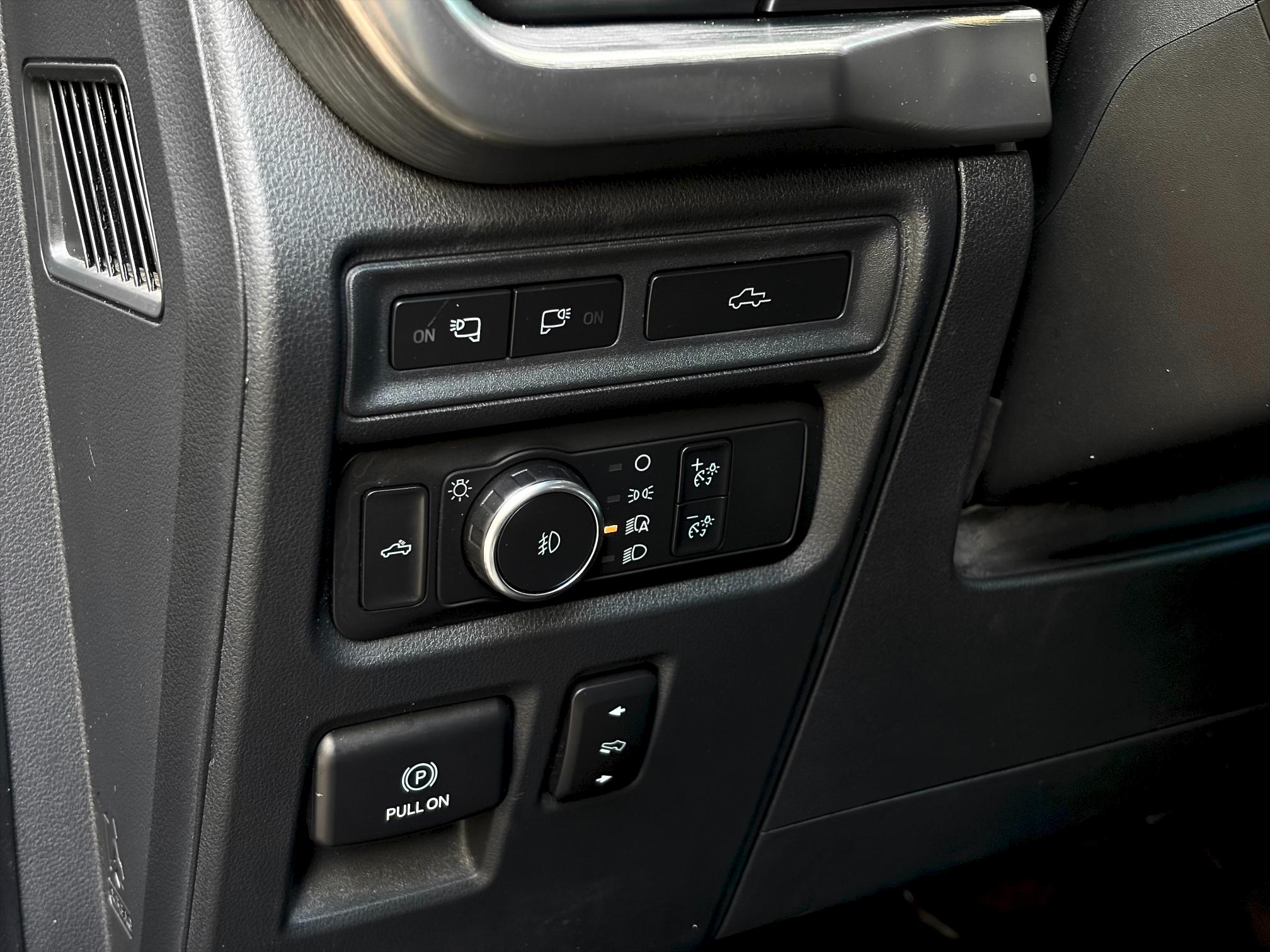 
								2022 Ford F-150 Supercrew Lariat full									
