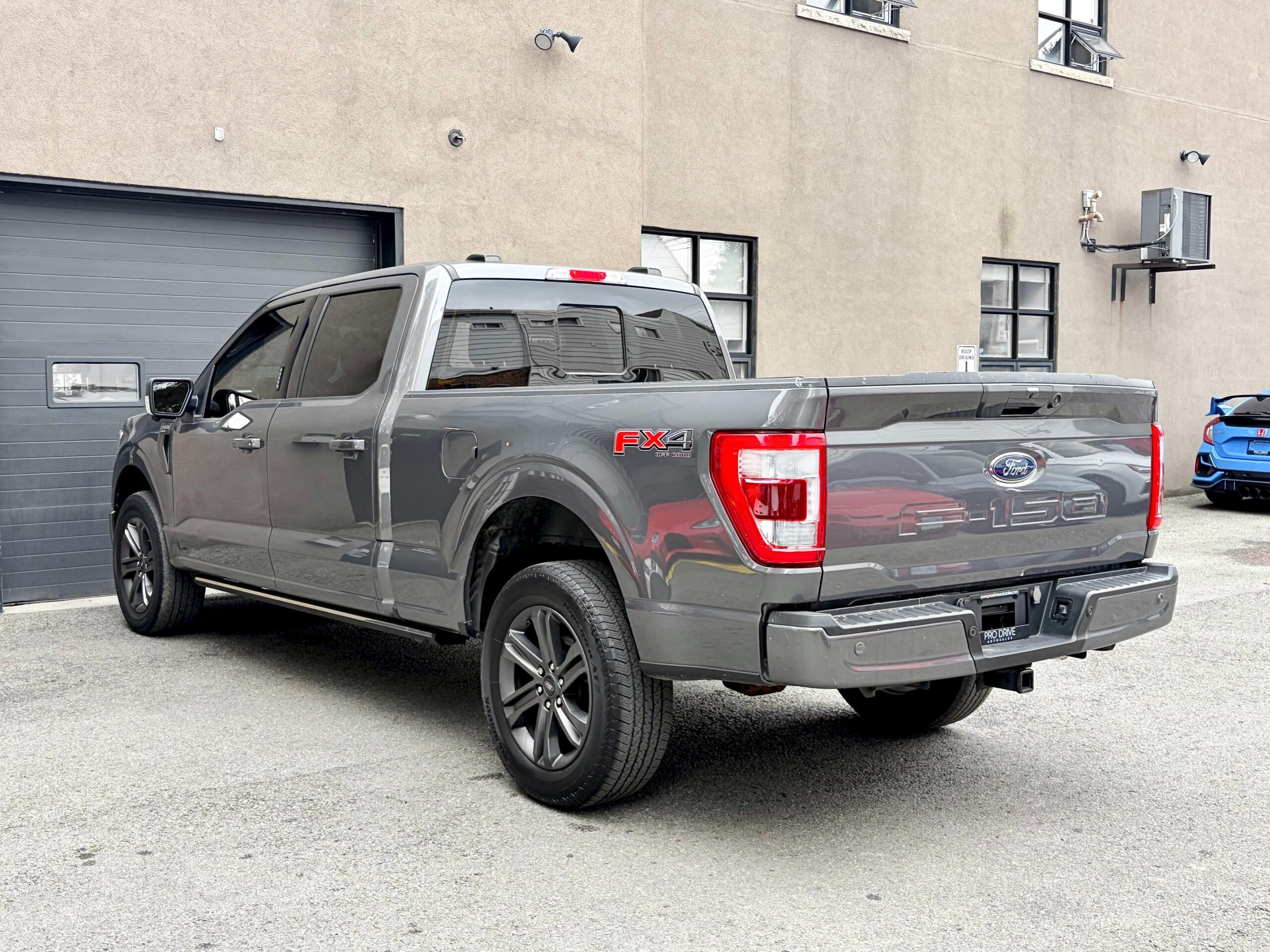 
								2023 Ford F-150 Lariat Supercrew full									
