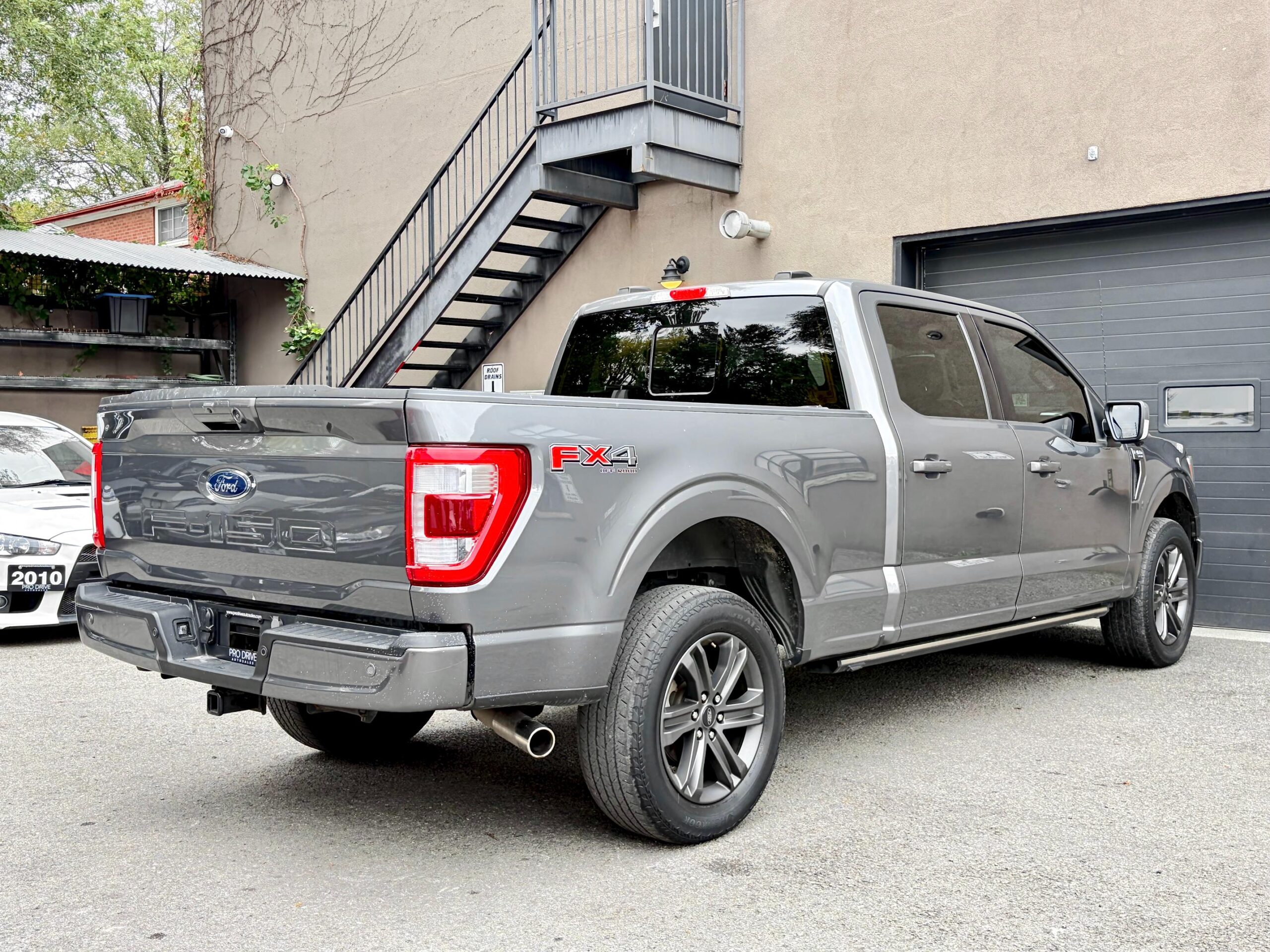 
								2023 Ford F-150 Lariat Supercrew full									