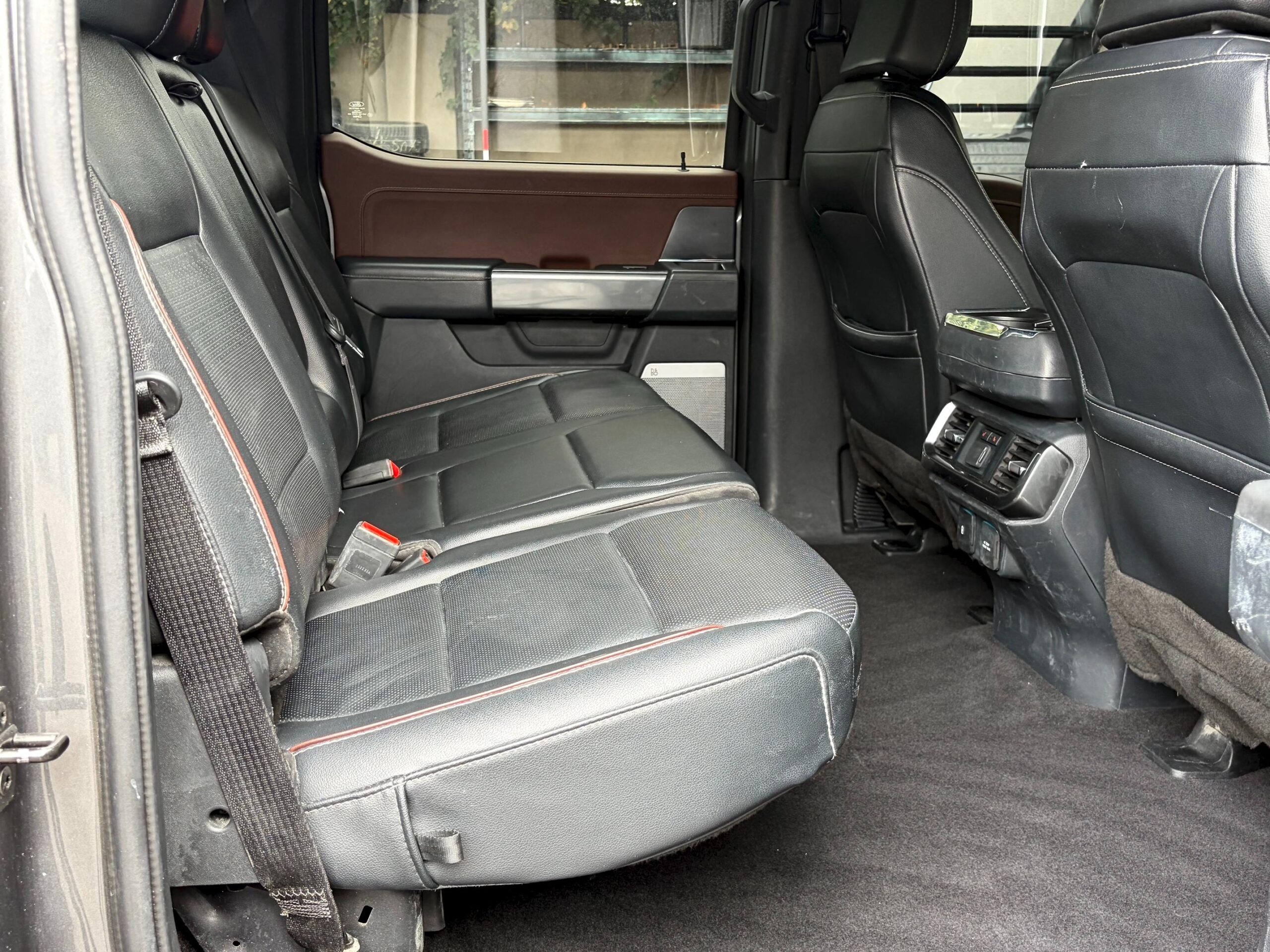 
								2023 Ford F-150 Lariat Supercrew full									