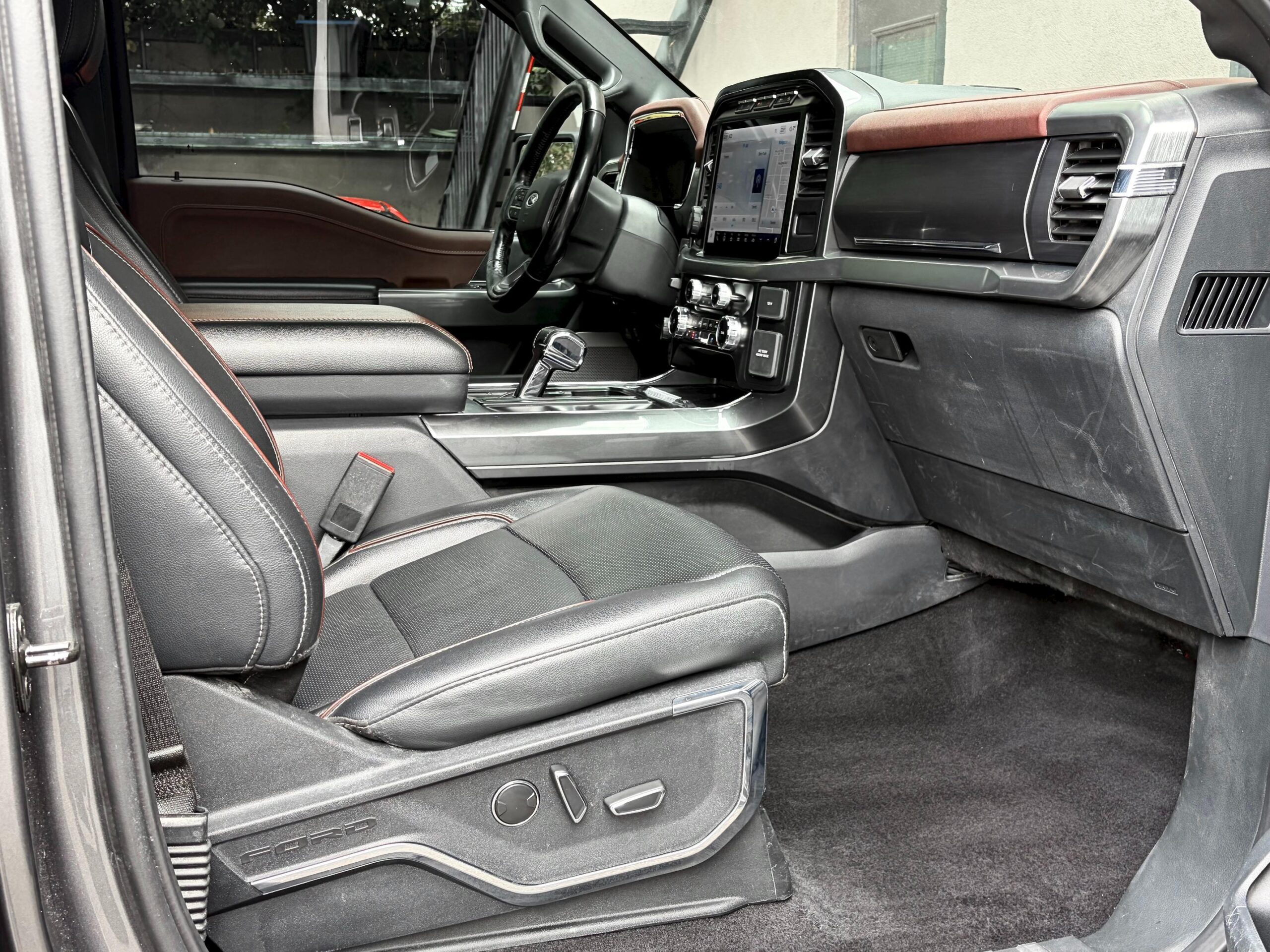 
								2023 Ford F-150 Lariat Supercrew full									